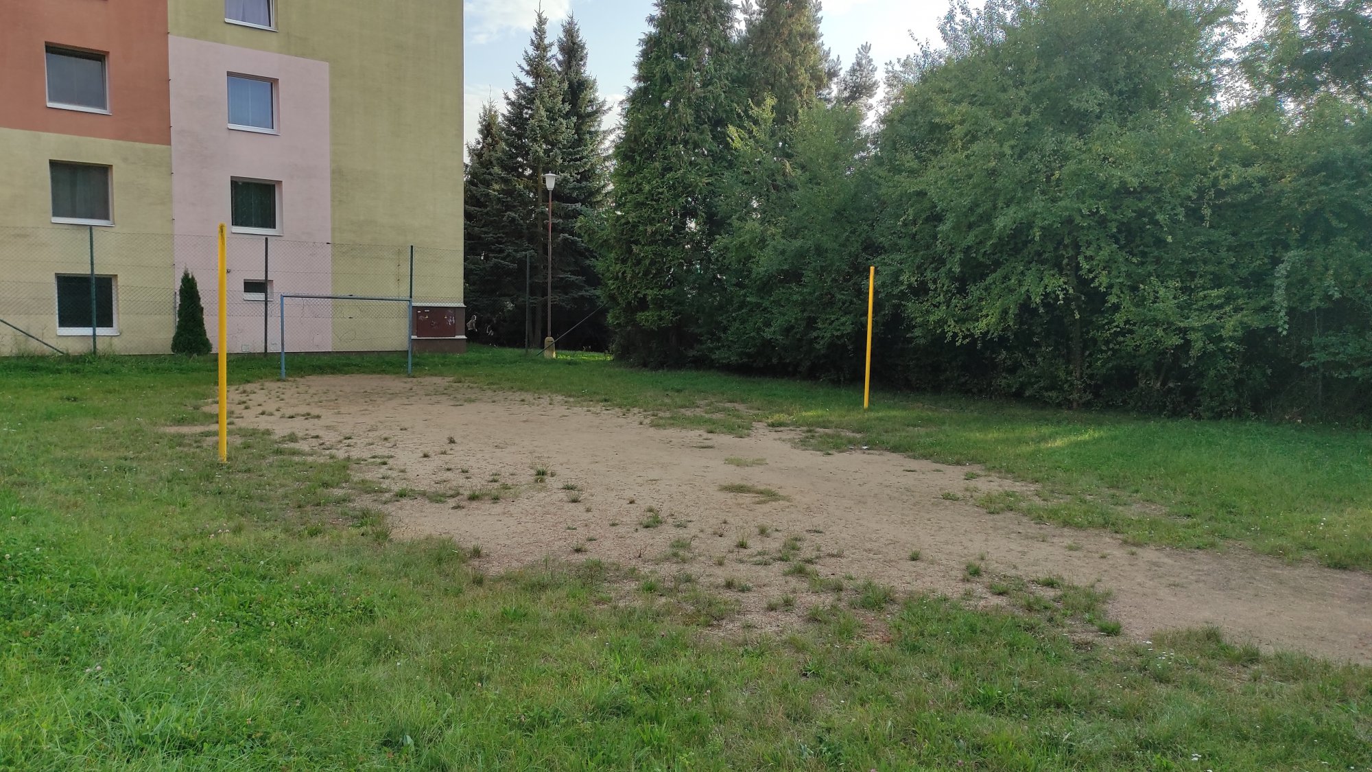 Úprava povrchu hřiště na Podlesí