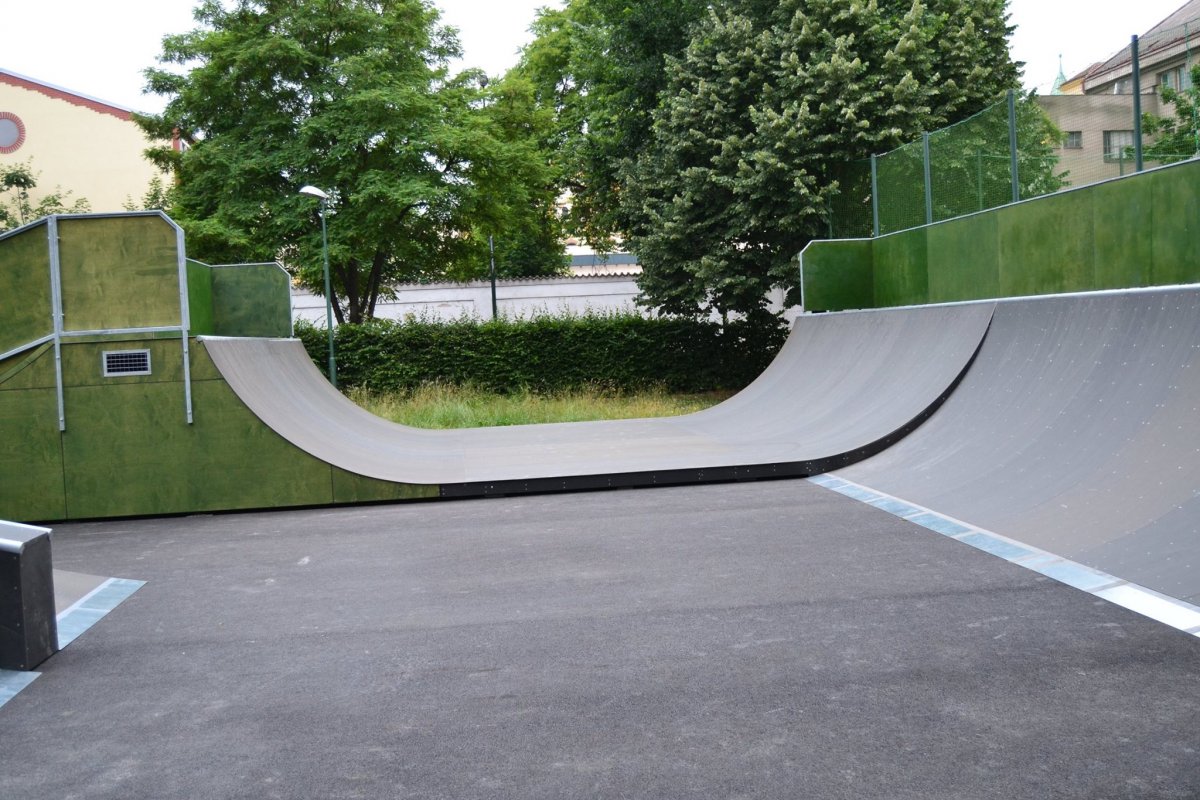 Pro Skatepark Blansko, Minirampa a osvětlení